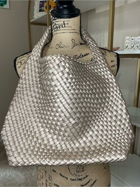 Woven Shoulder Hobo Bag in Bronze/Gold
